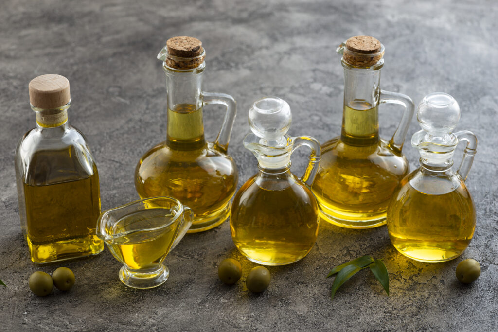 variety-containers-filled-with-olive-oil